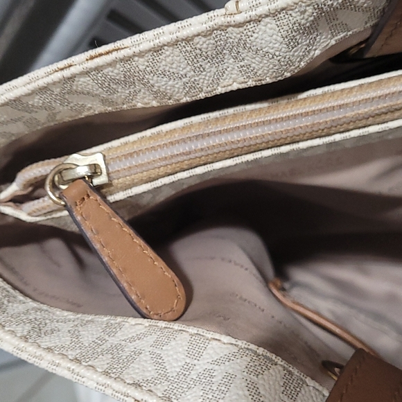 Michael Korks Handbag Tote - Picture 11 of 16